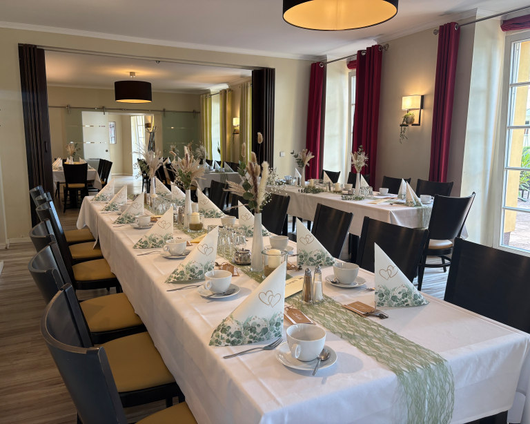 Kaffee-Tafel-Hochzeit